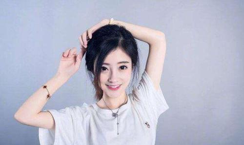 小美女成明星网红,从平凡到明星网红的蜕变之路