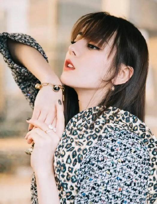 明星网红老婆摆拍视频,明星夫妻甜蜜瞬间曝光