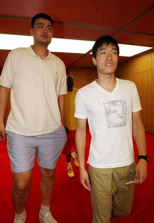 明星网红同框搞笑评论,搞笑瞬间引网友热议