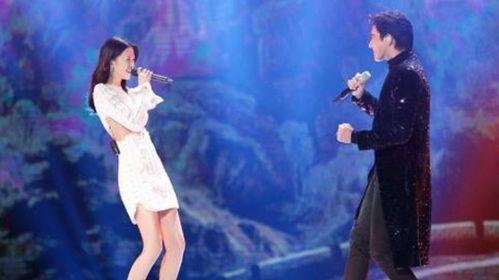 英文歌明星网红演唱,From Stage to Screen: The Rise of Music Stars as Social Media Influencers