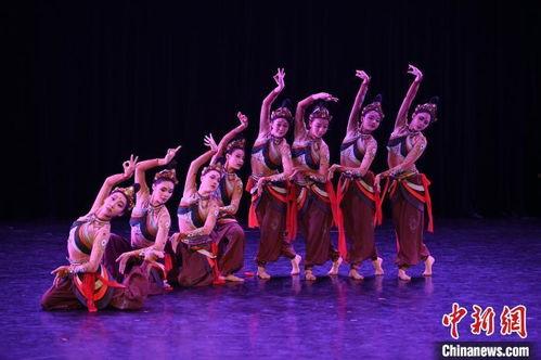 今日吃瓜女大学生校园舞蹈,女大学生活力四溢的吃瓜时刻