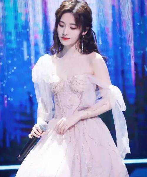 很矮的明星网红是谁,揭秘“很矮明星网红”的逆袭之路