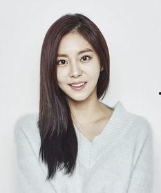 大方脸明星网红图片女装,时尚跨界新篇章