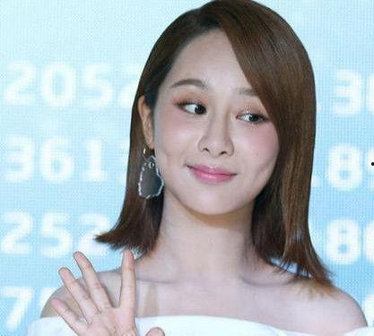 哪位明星网红是唐山的,揭秘唐山明星网红的时尚足迹