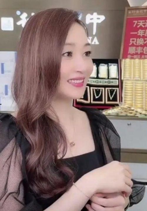 最带货的明星网红,明星网红的爆款制造秘籍